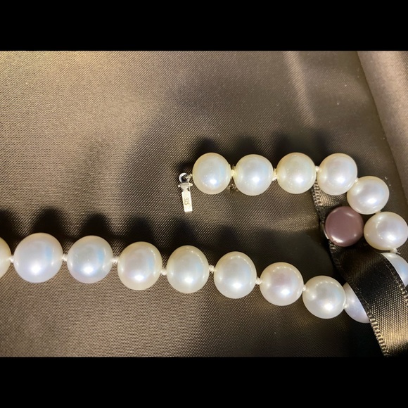 Birks Freshwater Cultured Pearl Strand 11-13mm 17” - Picture 4 of 10
